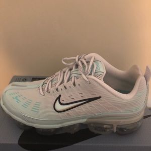 Nike Running
Wmns Air Vapormax 360(Size 10)